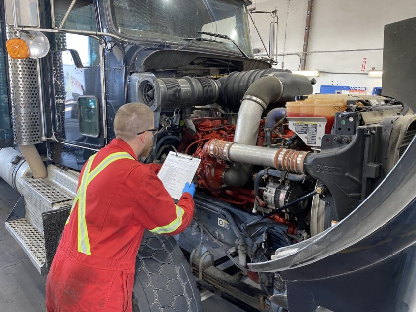 Top Warning Signs Your Semi-Truck Needs Immediate Diagnostic Service